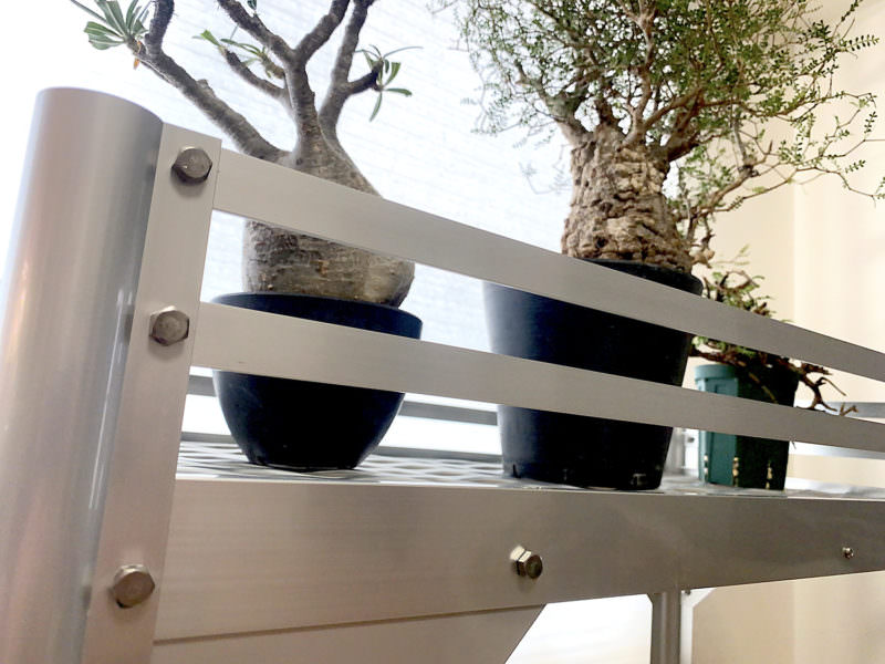 軽量アルミフレームの花台「フラワースタンド／AF型(陽だまり)」購入